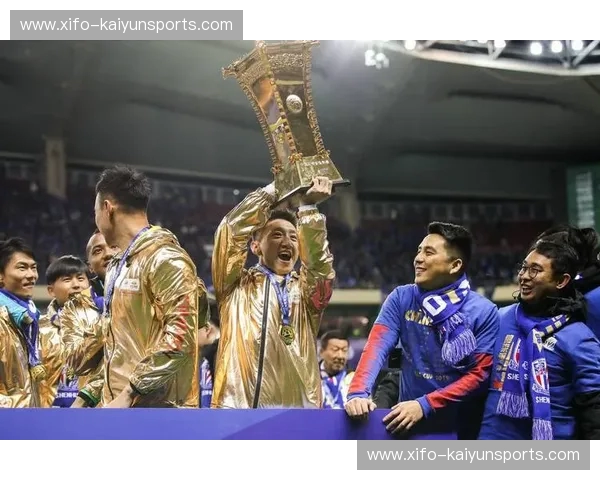 橙蓝对峙的艺术，方寸之间见真章：足协杯鲁能vs富力海报背后的豪情与智斗